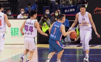  爱德华兹星锐赛斩获MVP  